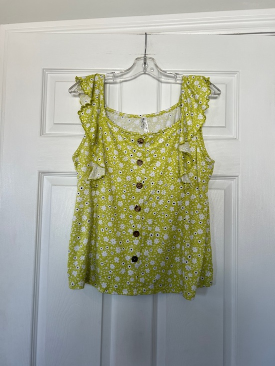 french twist Tops - Floral Ruffle Button-Front Camisole in Lime
